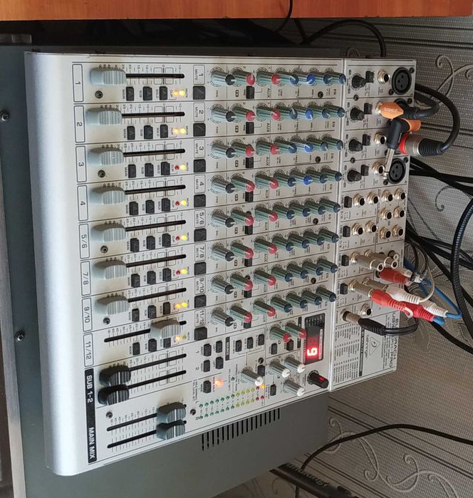 Микшерный пульт Behringer UB 1622FX