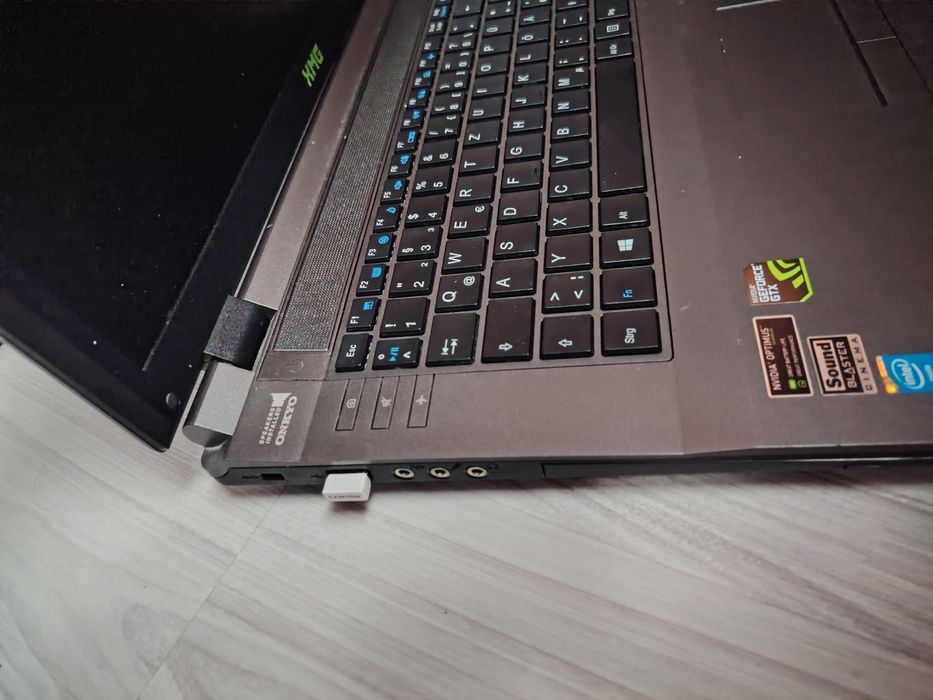 Лаптоп XMG  i7 4gbDDR3 320HDD