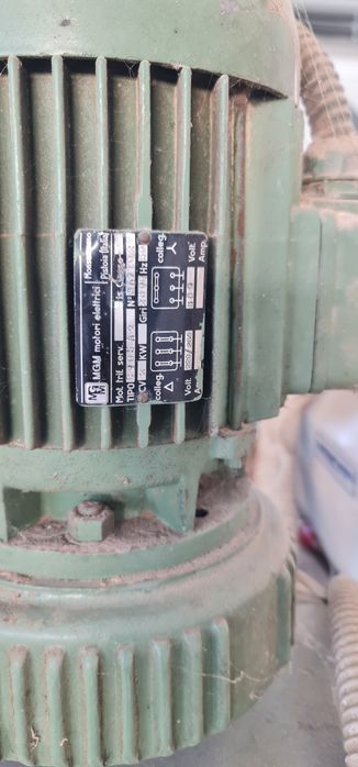 Utilaj de gaurit coloana, 380