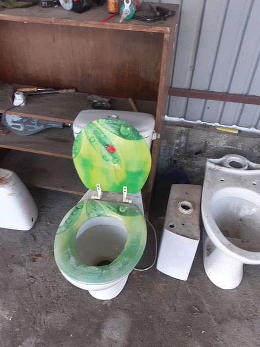 Унитаз бу рабочом сос