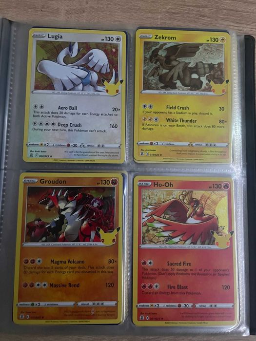 Pokemon 25th anniversary binder cu 112 carti