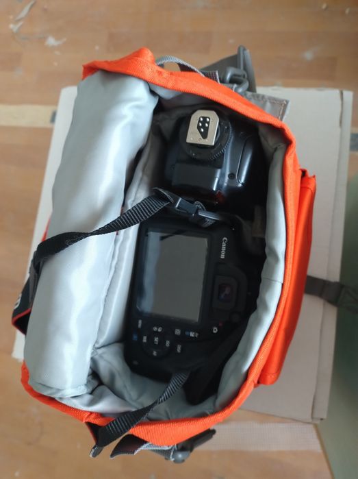 Фотоапарат canon 1200D