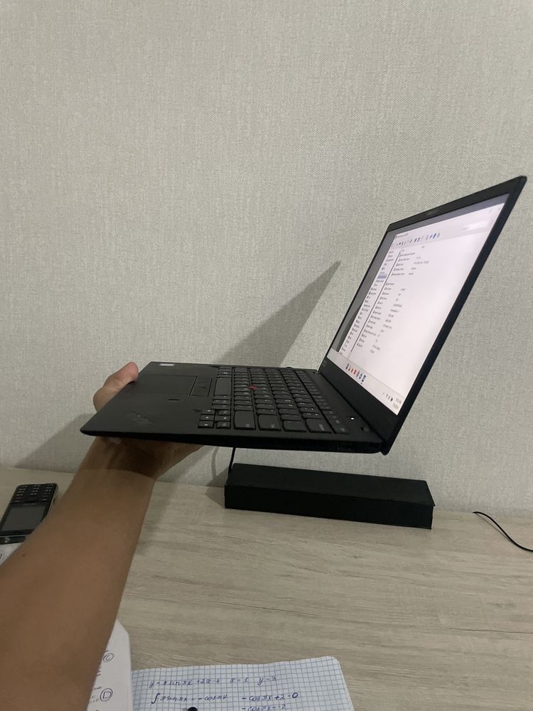 Lenovo X1 carbon шестого поколения