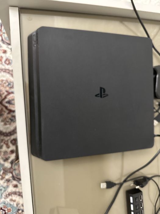 PlayStation 4 Slim 500GB + кабели рабочая