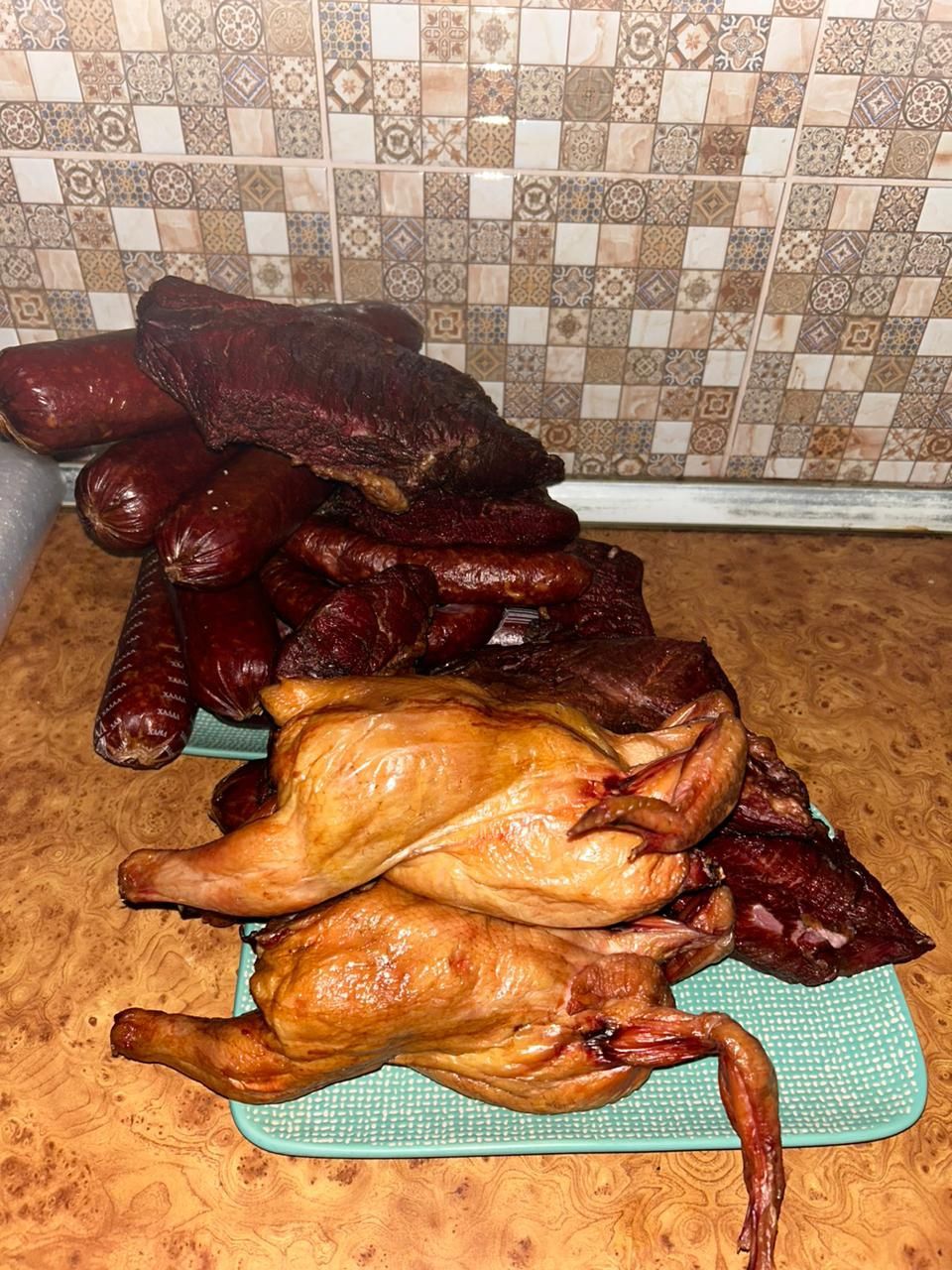 Копченные куры, мясо, колбаса