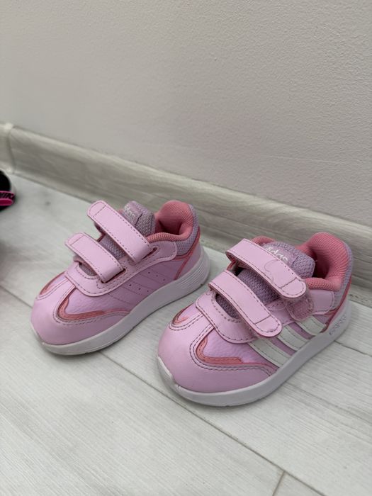 Продавам запазени детски обувки