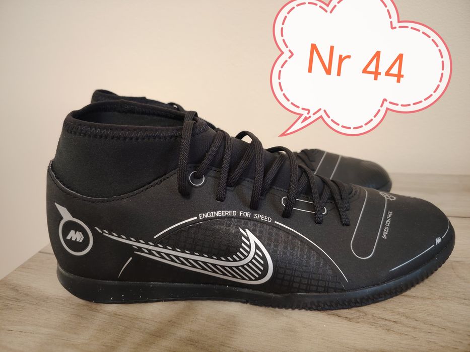 Ghete fotbal sala și iarbă diferite modele