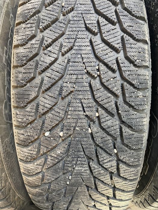 Резина на 18 235/60  2 шт в нал