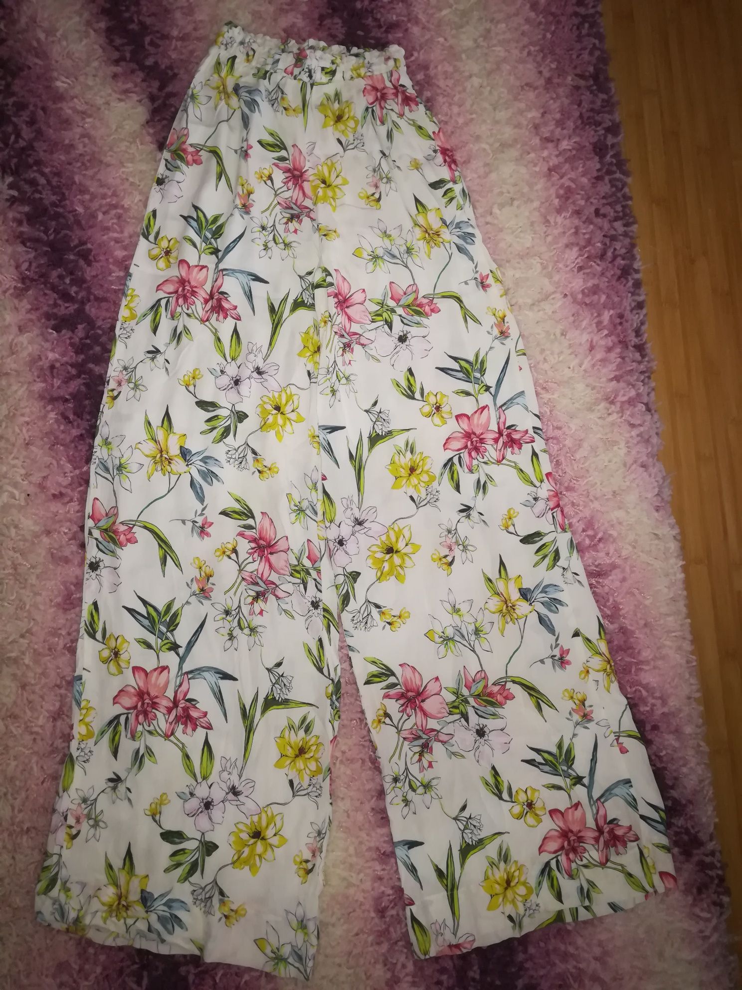 Pantaloni Bershka,marimea XS, purtati o data, impecabili, din