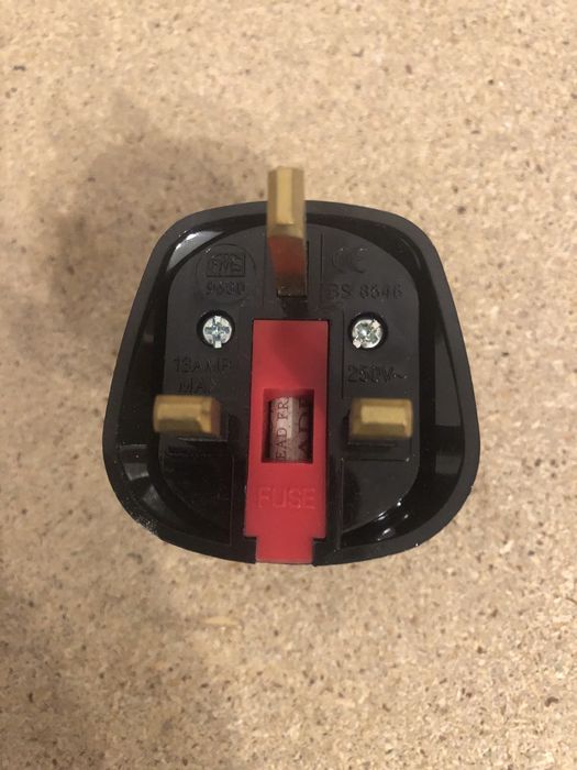 Adaptor priza UK