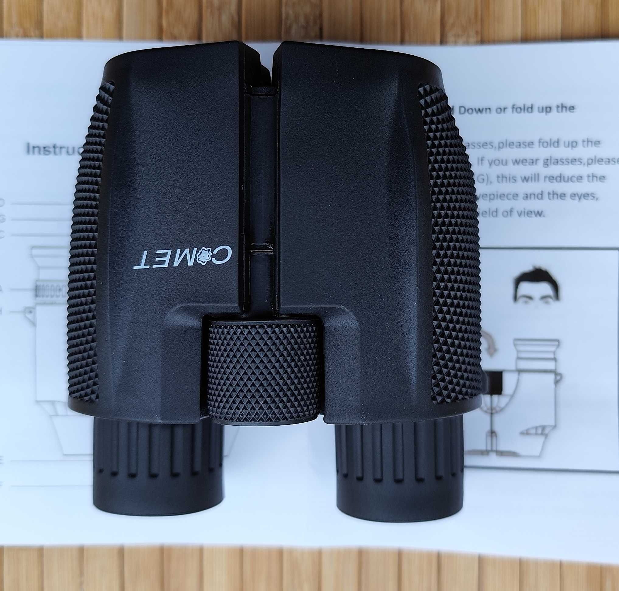 Компактен бинокъл с високо качество COMET 10x25