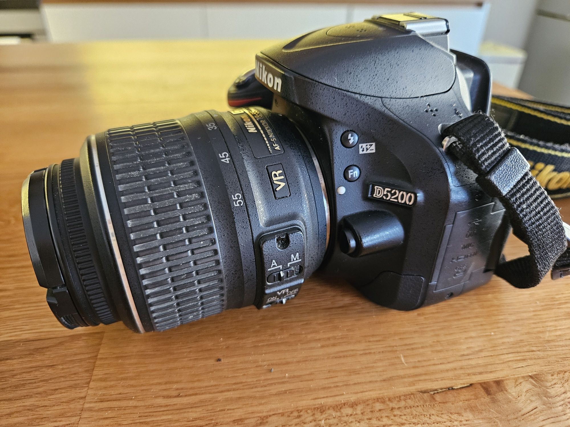 DSLR Nikon 5200 + 18-55MM + чанта + зарядно + 8GB  карта памет