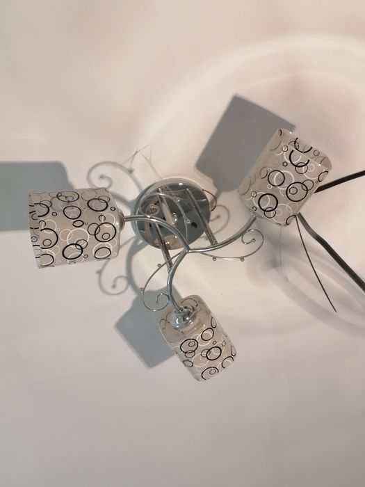 3люстры отдам кому нужна?