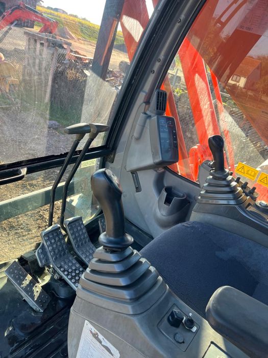 Vand Excavator Kubota U48 si Hitachi ZX280
