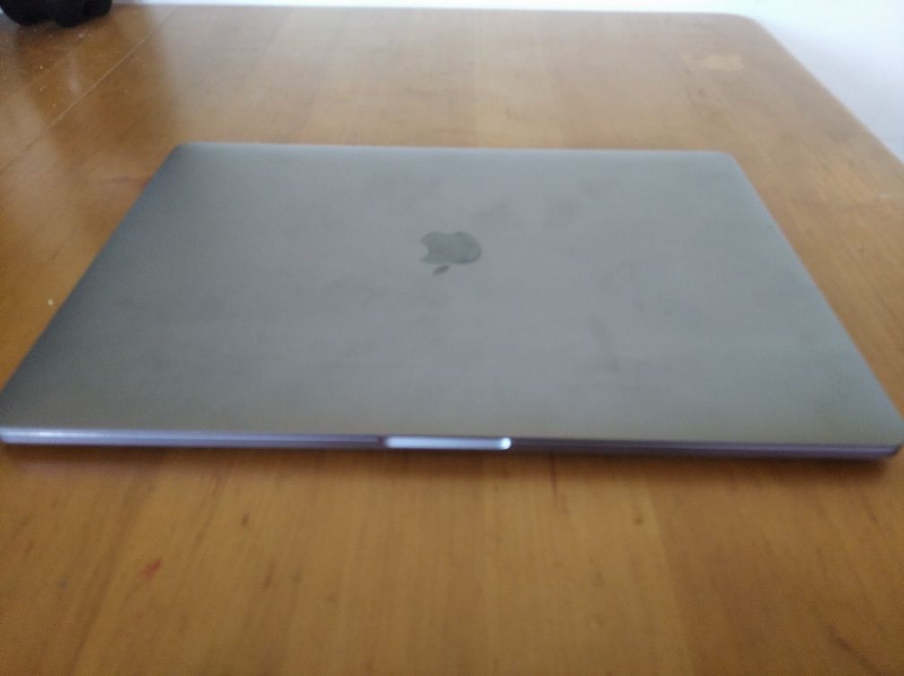 Apple MacBook Pro A1990 Em3359