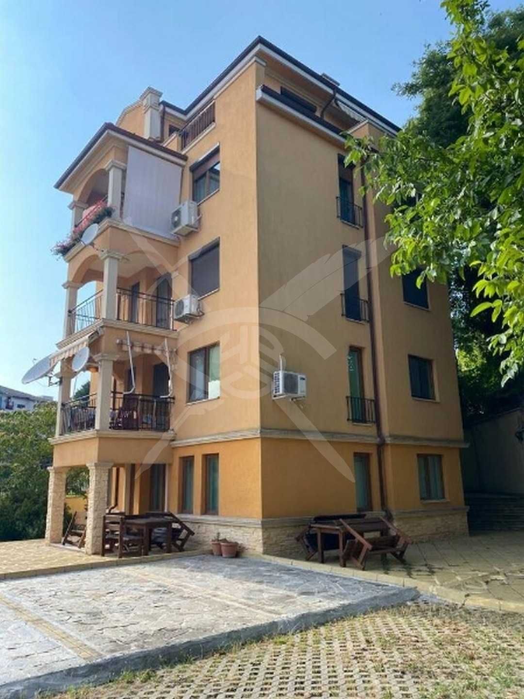 Тристаен апартамент в м-т Траката - 52280