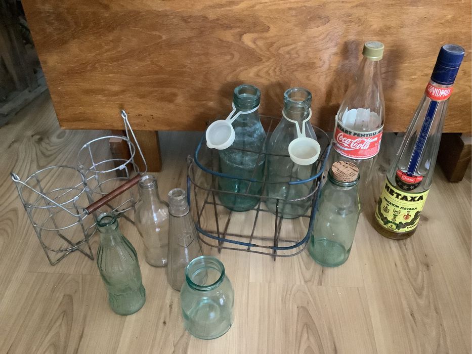 Vand vechi sticle suc, sufertas, masina mac