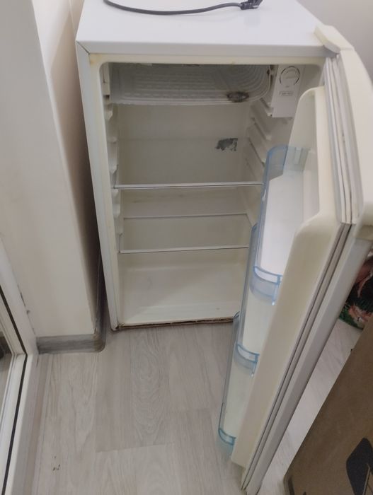 Xolodilnik sotiladi,ishlab duribdi.