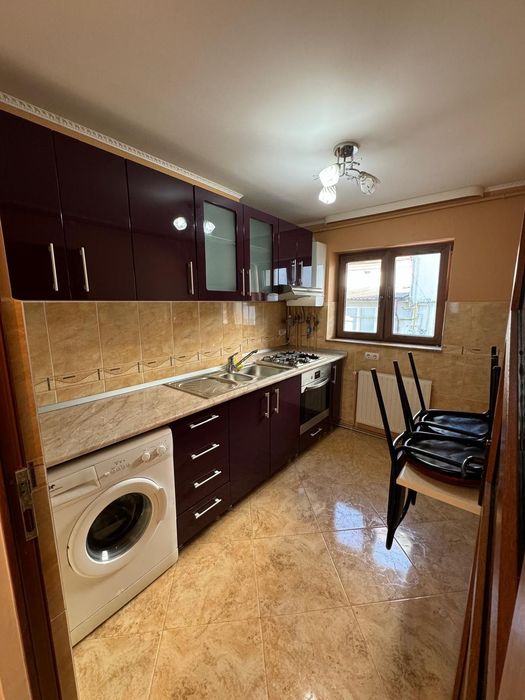 Apartament de închiriat - central, cu intrare privată