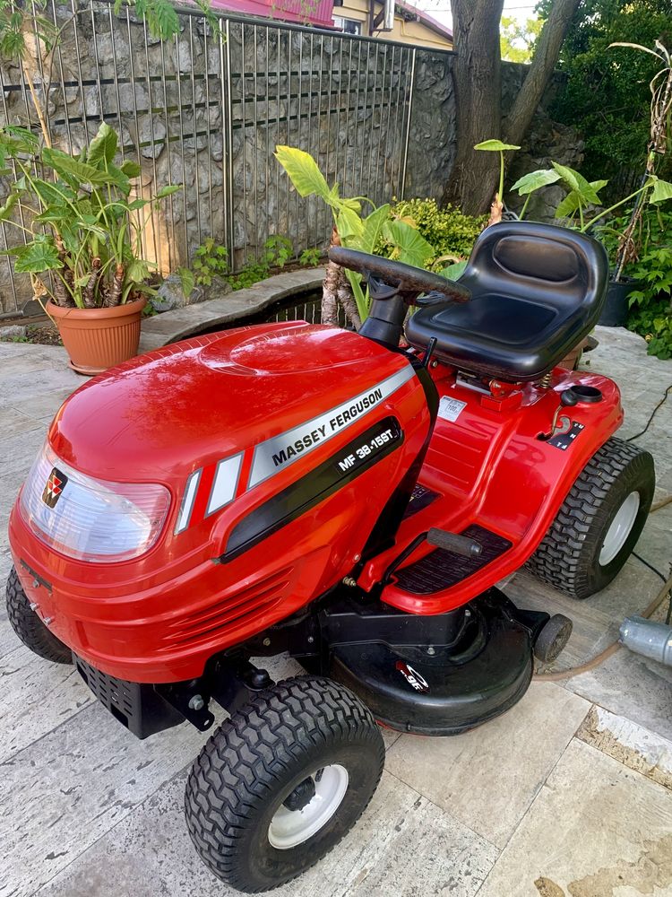 Masina de tuns Massey Ferguson Briggs&Stratton tractoras