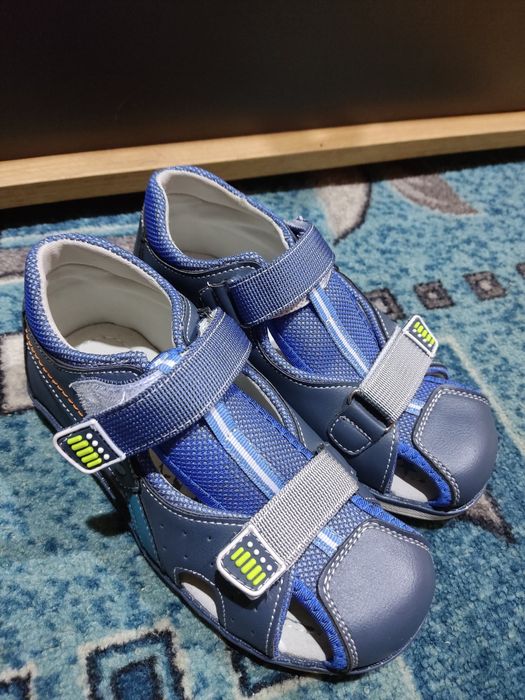 Продам абсолютно новые сандалии