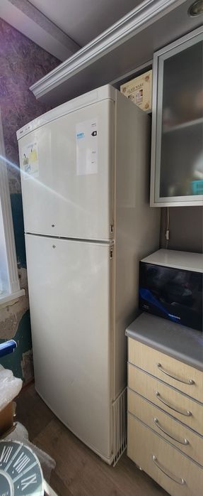 Продам вместительный холодильник