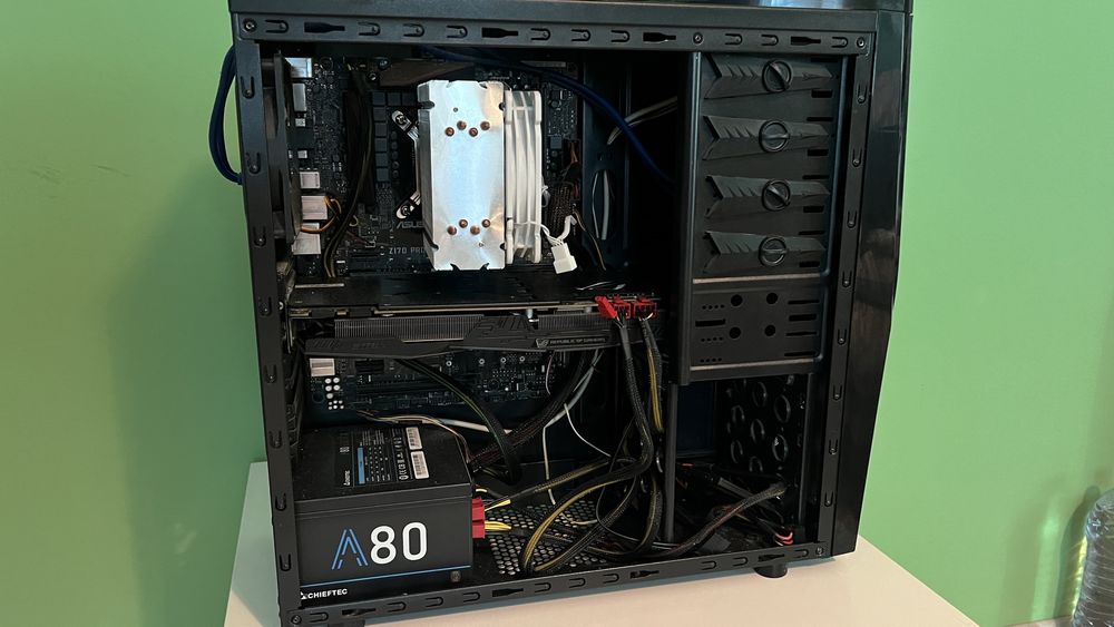компютър за гейминг бюджетен Asus rog strix 1080 Intel i7-6700K