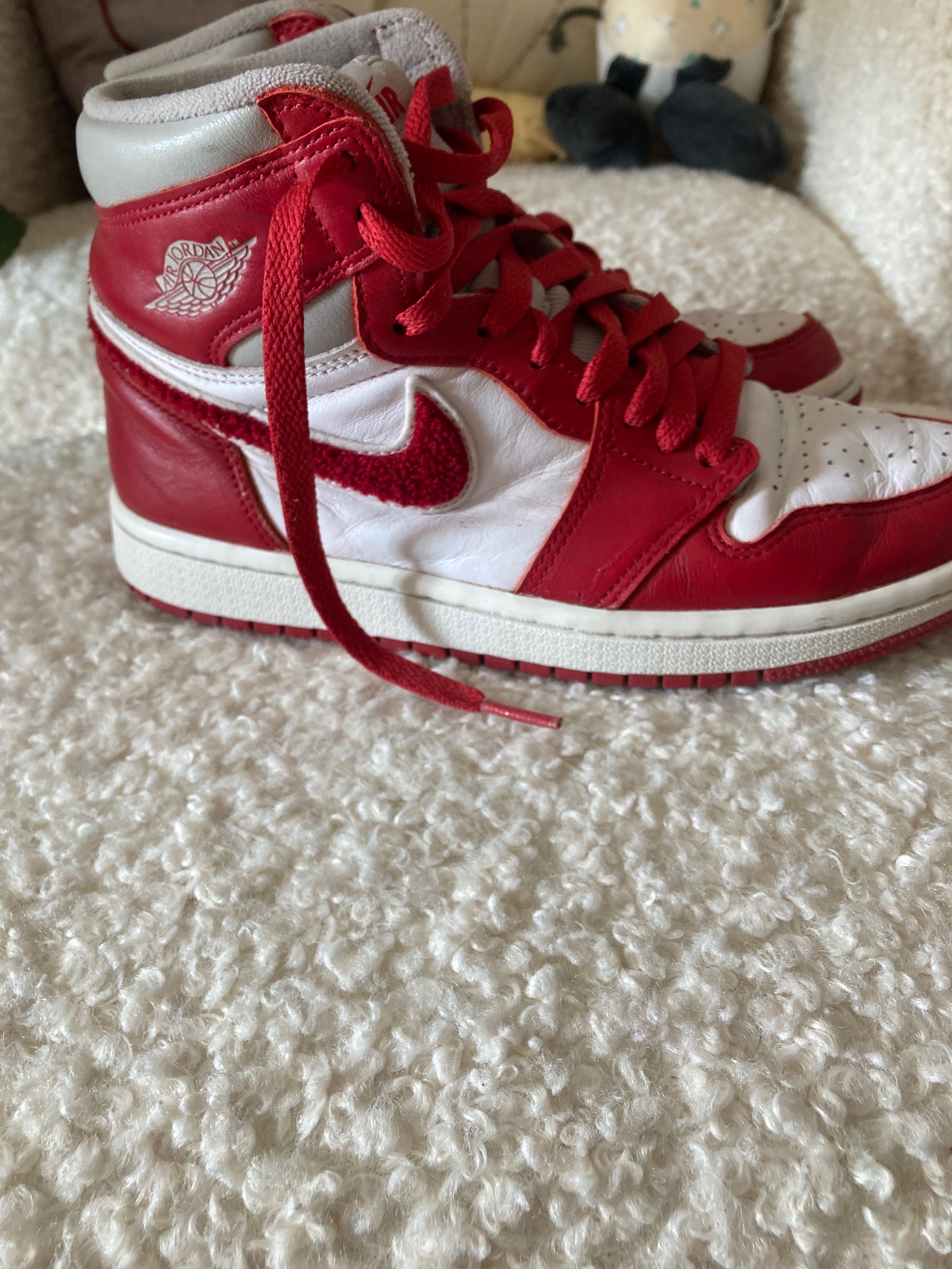 Jordan 1 mid RED