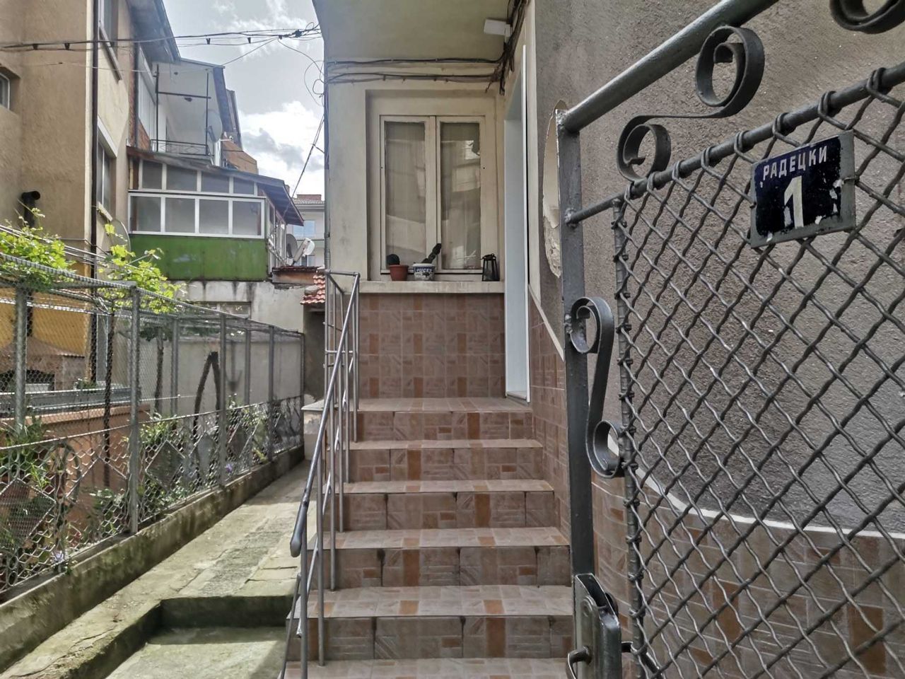 Продава се Етаж от къща в Асеновград - 80 кв.м за 1250 €/кв.м - Снимка #2