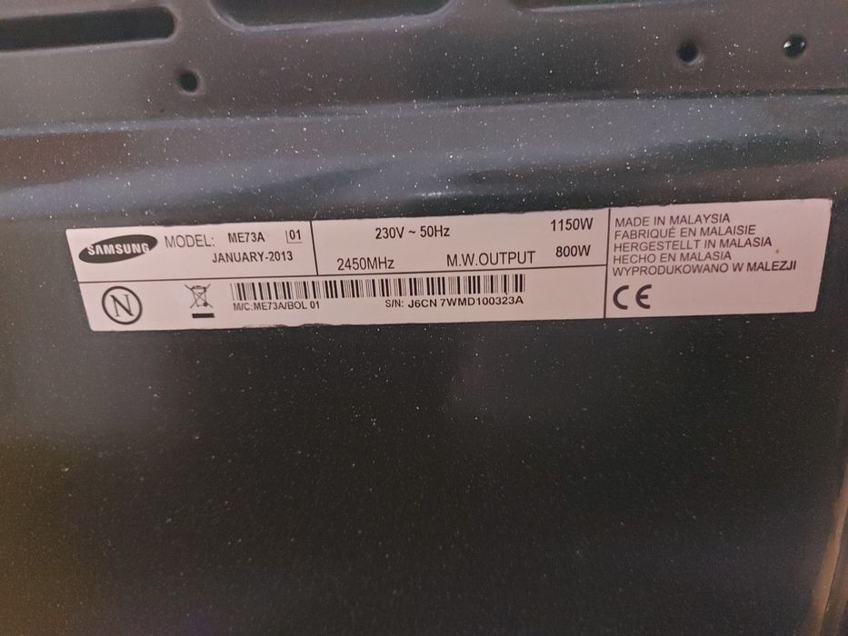 Cuptor cu microunde gidaj și farfuria sunt Lipsă