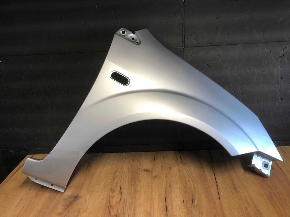 Aripa Fata Dreapta Ford Fiesta 2005-2008 (MoonDust Silver (Gri))