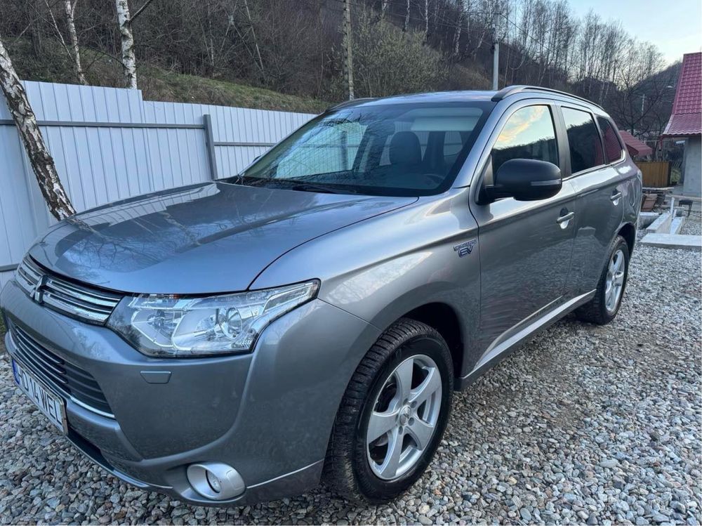 Mitsubishi Outlander PHEV PLUG-IN HYBRID.