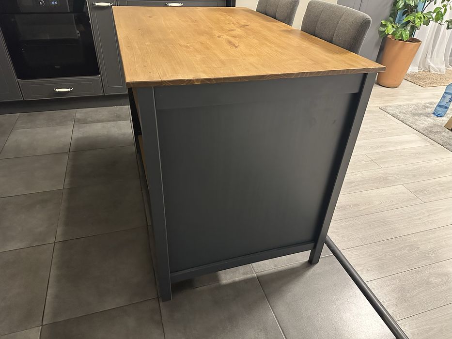 Insula / masa bucatarie + doua scaune