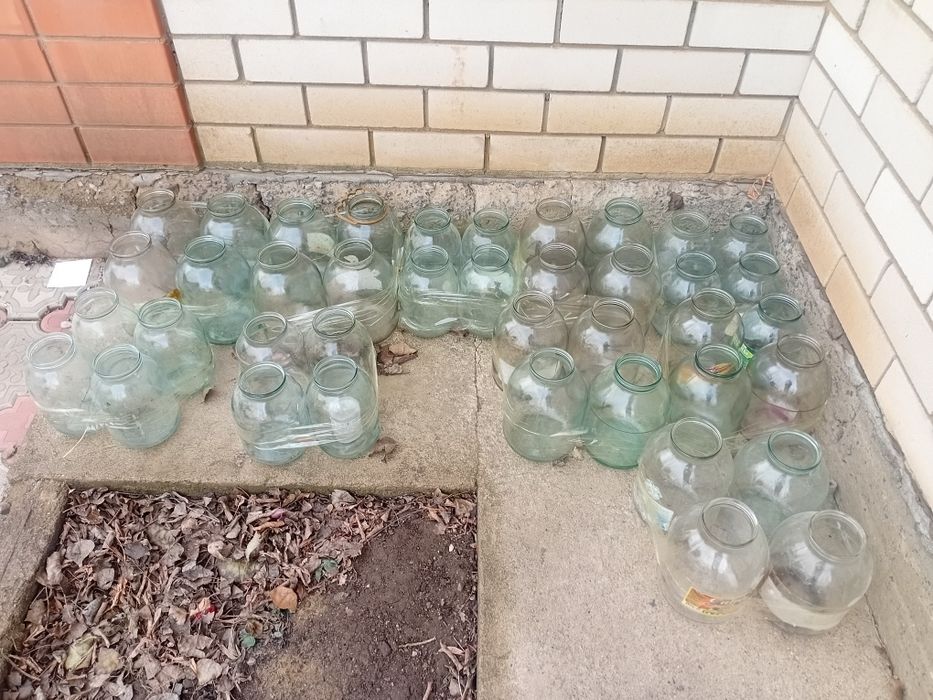 Продаю банки каждый банка 300тг