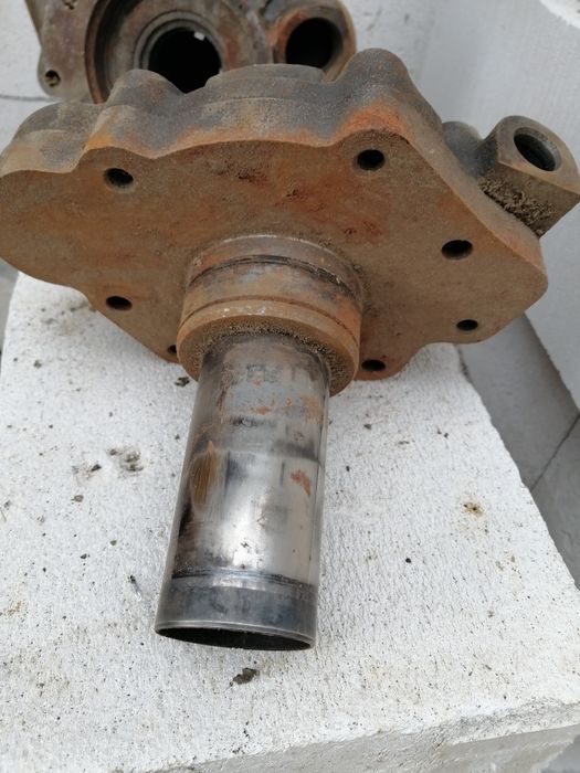 Vând două pompe John Deere 30/40