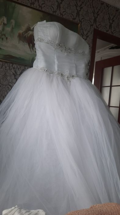 Продаётся новое свадебное платье размер 44 46 не разу не одивали