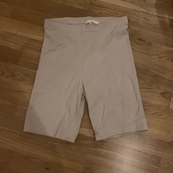 Спортен бежов клин