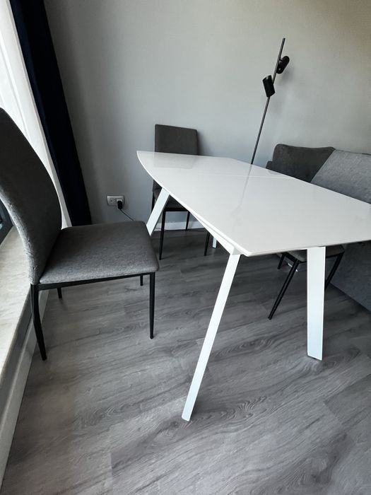 Masa extensibila si 4 scaune