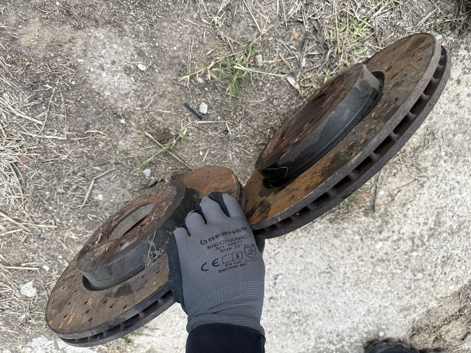 Дискове с накладки брембо  от bmw e46 330ci