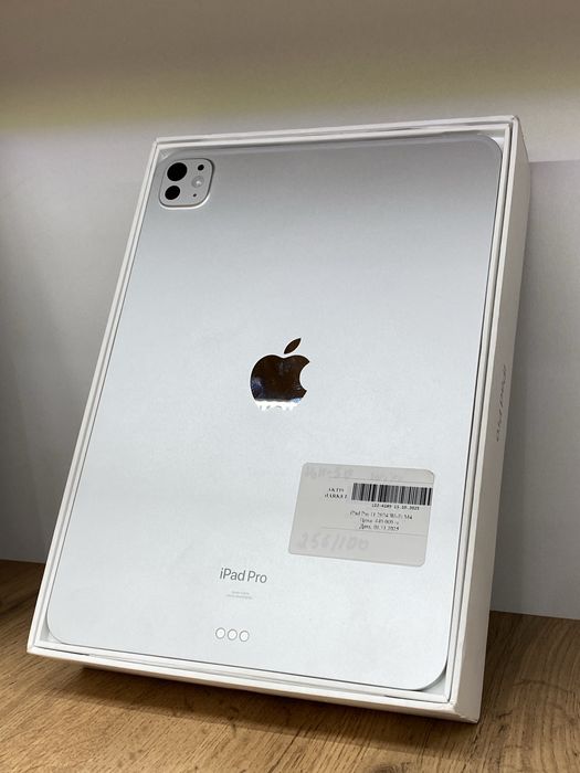 Айпад про с коробкой