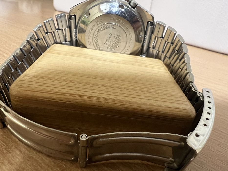 Часовник Orient crystal triple gold star