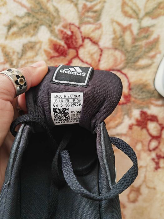 Vand adidasi Adidas noi 38