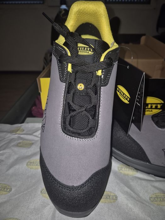 Нови работни обувки с кутия