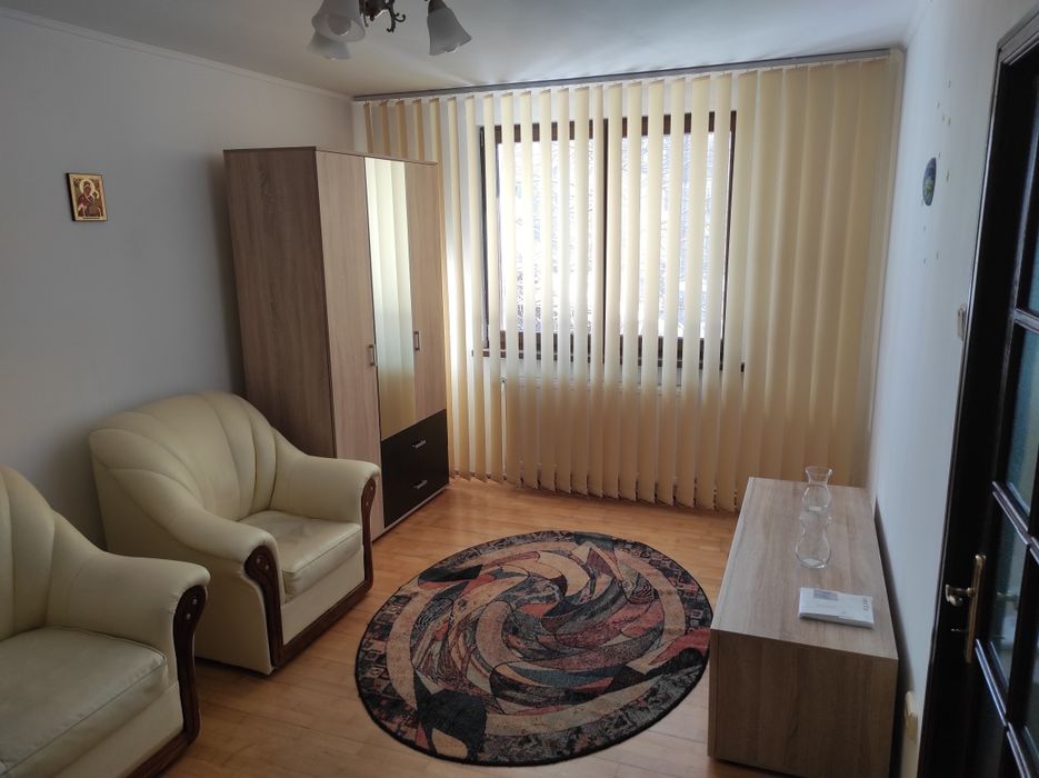 Închiriez apartament cu 2 camere