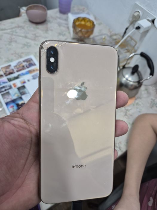 Продам IPhone XS Max