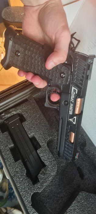 Pistol airsoft Army Armament R601 „TTI Combat Master” (GBB), 2 magazii