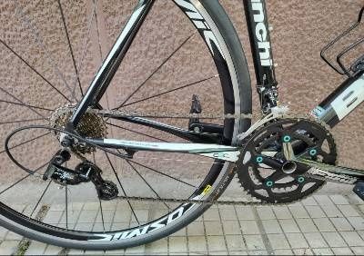 Шосеен карбонов велосипед Bianchi intenso