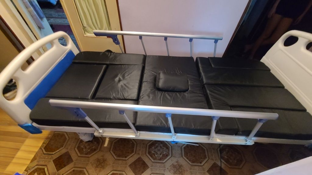 Продам больничную кровать с матрасом.
 функционал