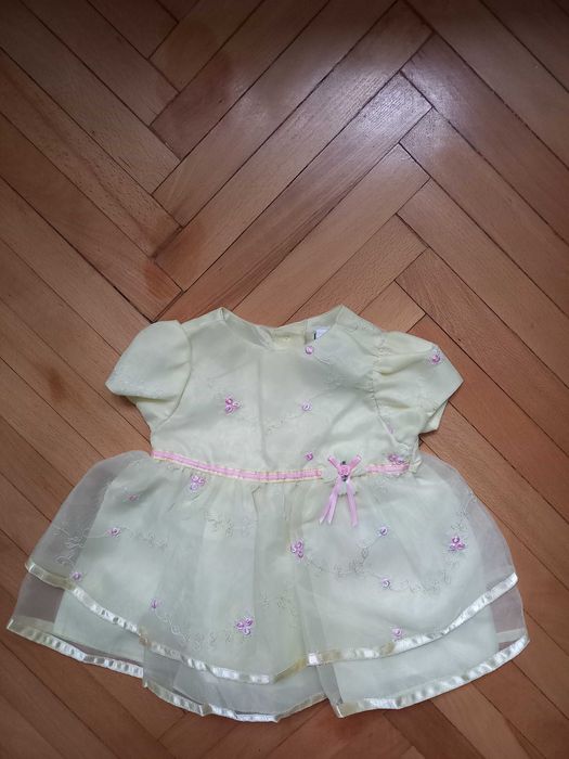 Rochie galbena cu tul și flori brodate foarte FRUMOASA 6-9 luni