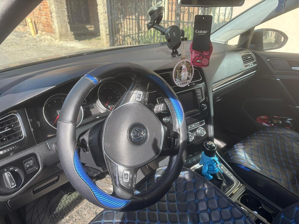 VW Golf 1.4 TGI топ състояние